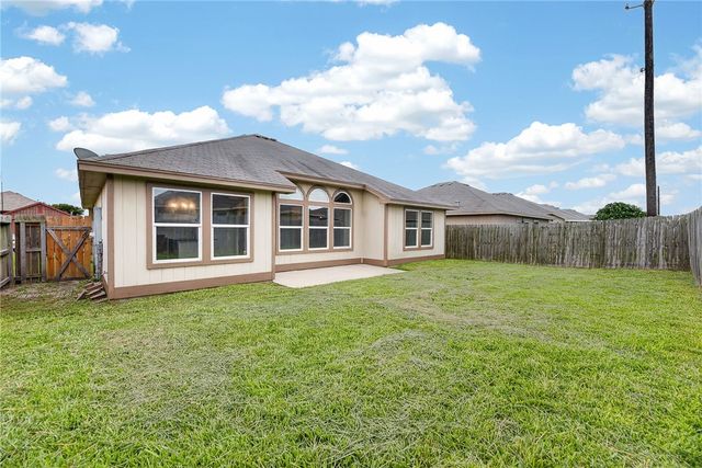 3913 Las Bahias Dr, Corpus Christi, TX 78414