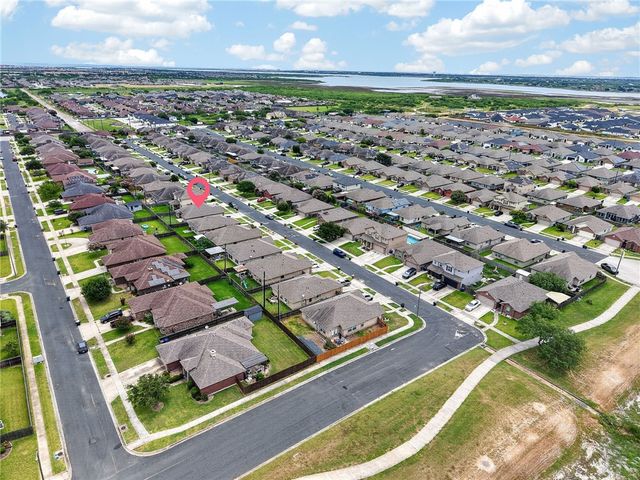 3913 Las Bahias Dr, Corpus Christi, TX 78414