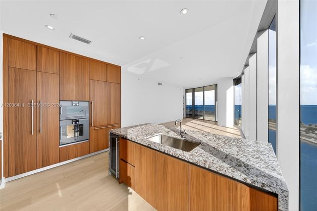 175 SE 25th Road 1202, Miami, FL 33129