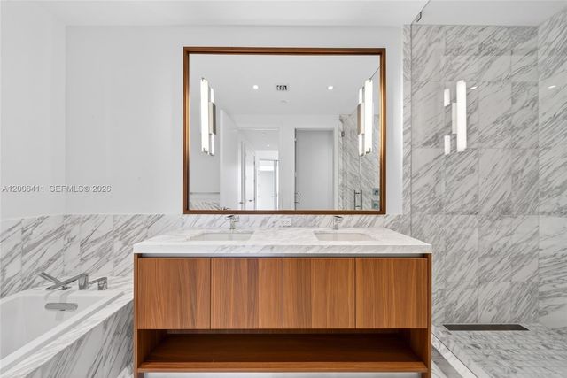 175 SE 25th Road 1202, Miami, FL 33129