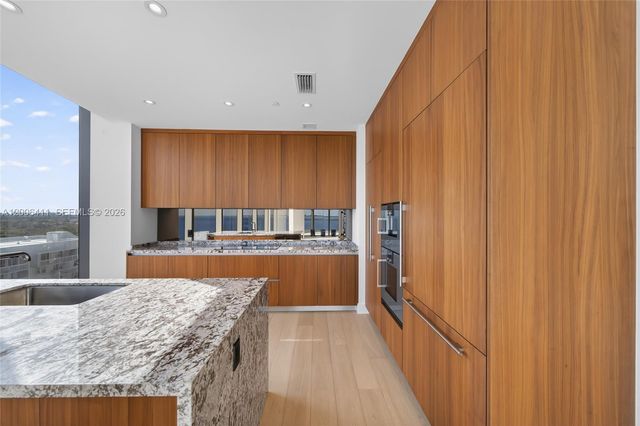 175 SE 25th Road 1202, Miami, FL 33129