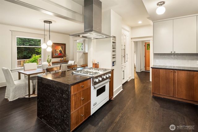 602 18th Avenue E, Seattle, WA 98112