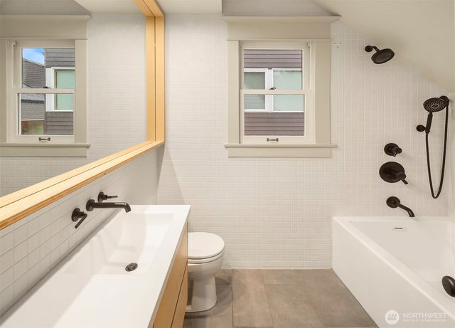 602 18th Avenue E, Seattle, WA 98112