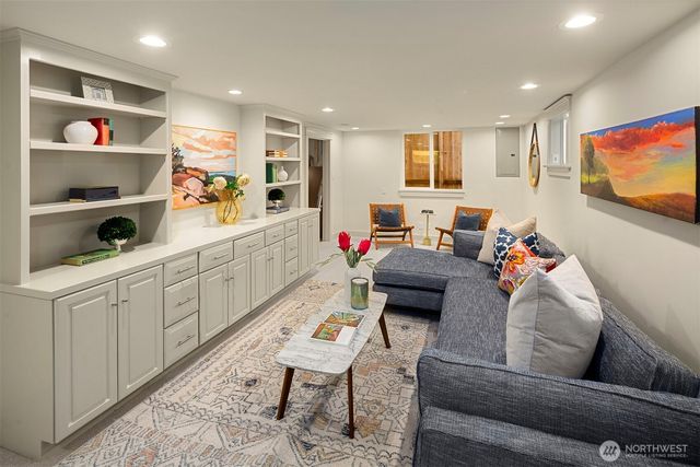 602 18th Avenue E, Seattle, WA 98112