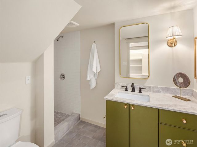 602 18th Avenue E, Seattle, WA 98112