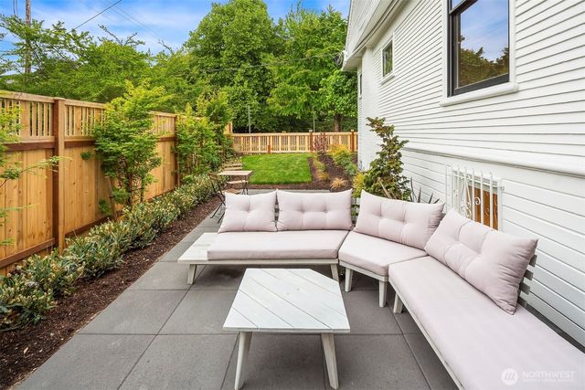 602 18th Avenue E, Seattle, WA 98112