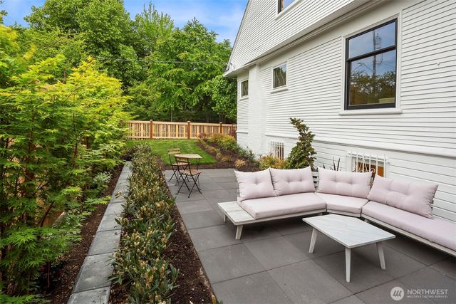 602 18th Avenue E, Seattle, WA 98112