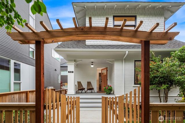 602 18th Avenue E, Seattle, WA 98112
