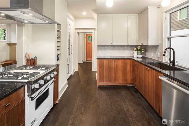 602 18th Avenue E, Seattle, WA 98112