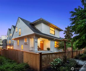 602 18th Avenue E, Seattle, WA 98112