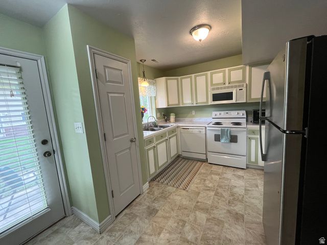 1672 S CANYONWOODS, Ogden, UT 84404