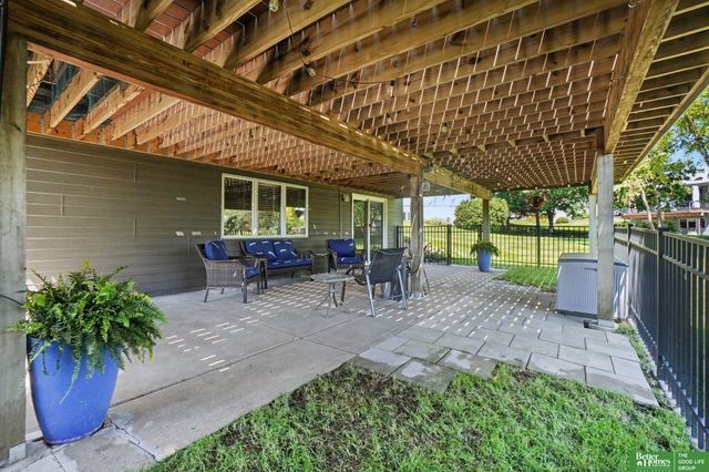 11414 Iowa Circle, Omaha, NE 68142