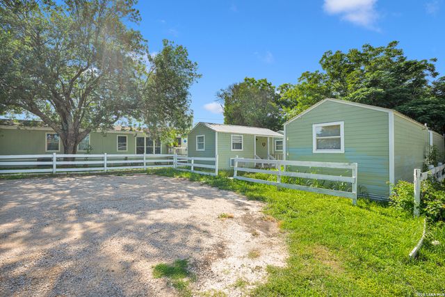 686 State Highway 173, Bandera, TX 78003