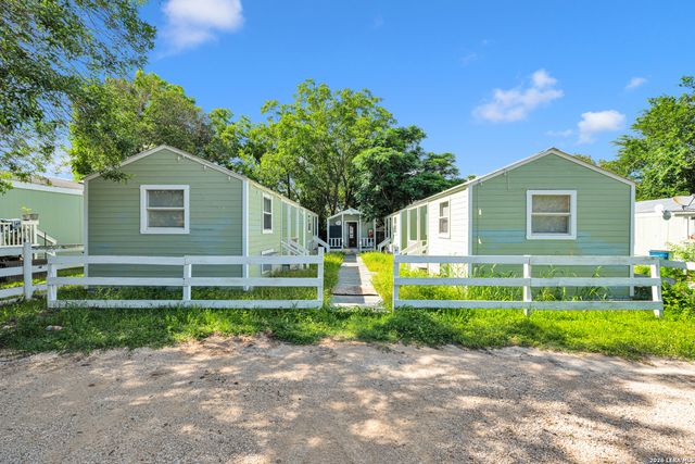 686 State Highway 173, Bandera, TX 78003