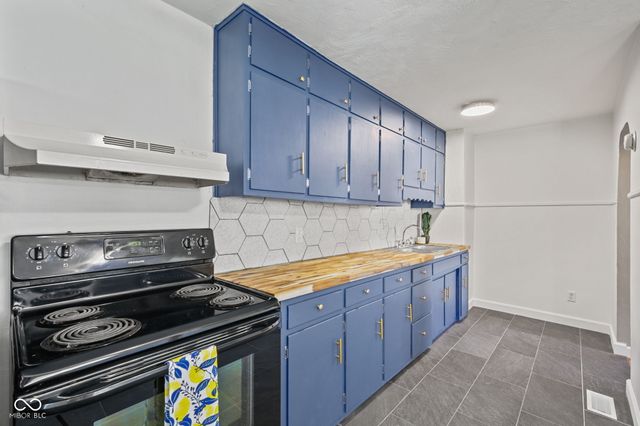 320 E 34th Street, Anderson, IN 46013