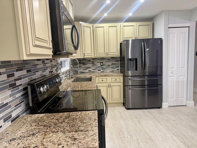 9530 N Park Avenue, Indianapolis, IN 46240