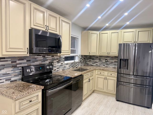 9530 N Park Avenue, Indianapolis, IN 46240