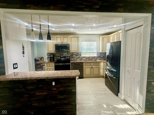 9530 N Park Avenue, Indianapolis, IN 46240