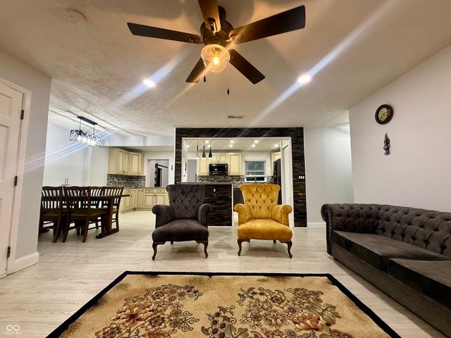 9530 N Park Avenue, Indianapolis, IN 46240