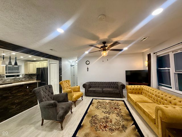 9530 N Park Avenue, Indianapolis, IN 46240