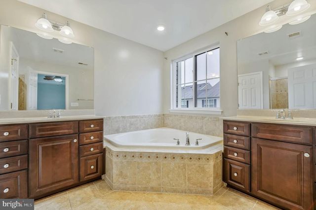 25218 BRIARGATE TER, Chantilly, VA 20152