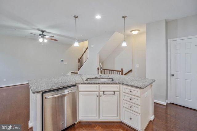 25218 BRIARGATE TER, Chantilly, VA 20152