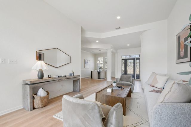 816 Drifting Wind RUN, Dripping Springs, TX 78620