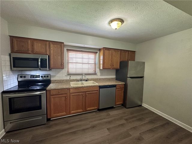 31624 N Marginal Drive D, Willowick, OH 44095