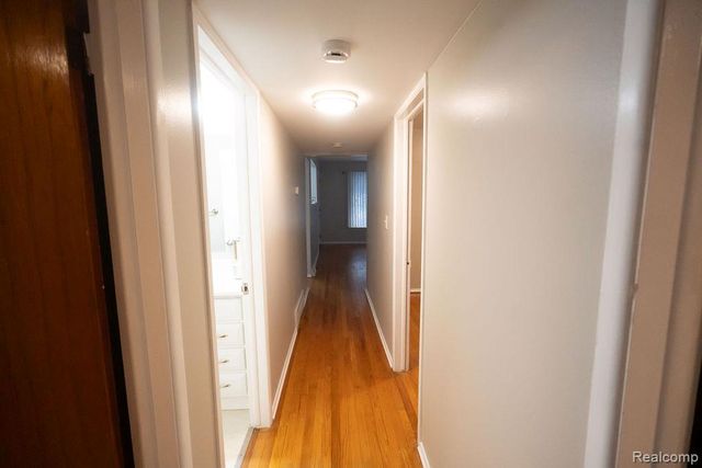 2040 Paris Avenue, Lincoln Park, MI 48146