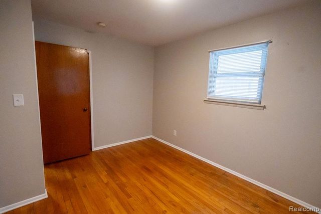 2040 Paris Avenue, Lincoln Park, MI 48146