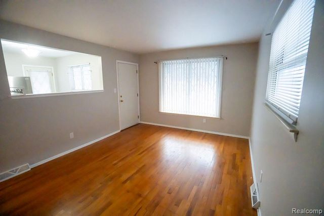 2040 Paris Avenue, Lincoln Park, MI 48146