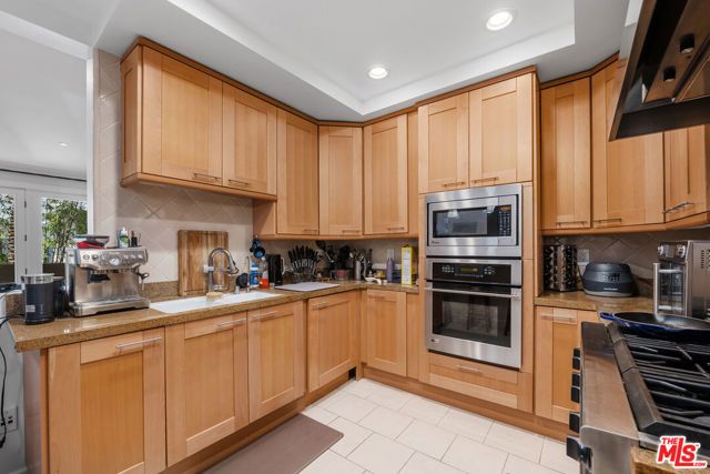 411 N Oakhurst Drive 305, Beverly Hills, CA 90210