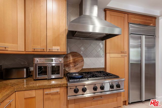 411 N Oakhurst Drive 305, Beverly Hills, CA 90210