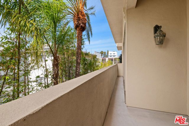 411 N Oakhurst Drive 305, Beverly Hills, CA 90210
