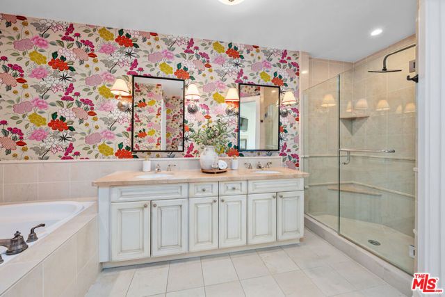 411 N Oakhurst Drive 305, Beverly Hills, CA 90210