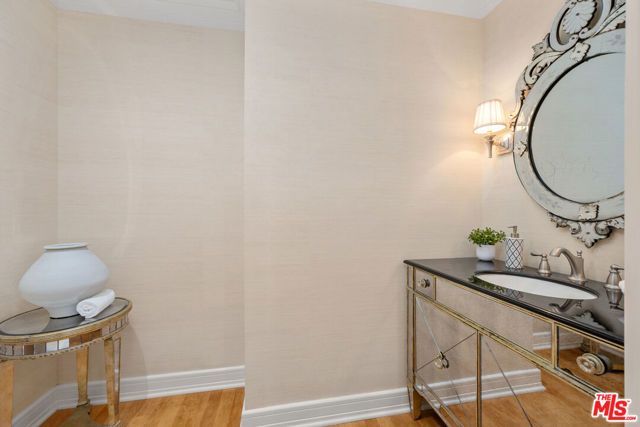 411 N Oakhurst Drive 305, Beverly Hills, CA 90210