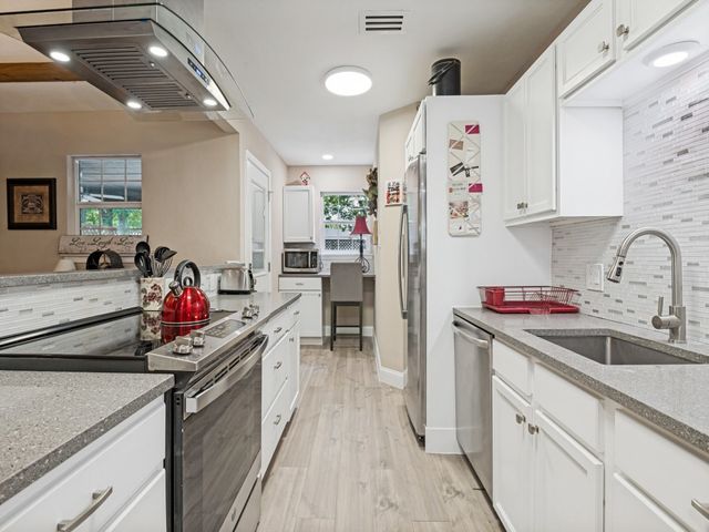 875 Lovers Lane, Grapevine, TX 76051