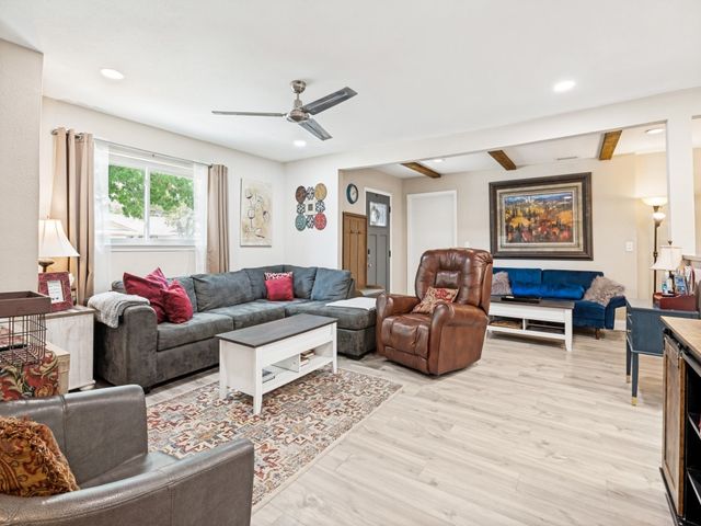 875 Lovers Lane, Grapevine, TX 76051
