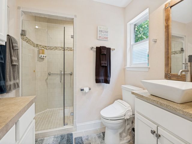 875 Lovers Lane, Grapevine, TX 76051