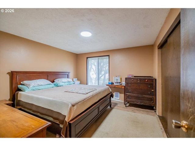 1360 SUNSET Ln, Sweet Home, OR 97386