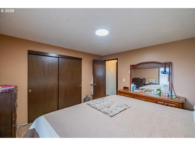 1360 SUNSET Ln, Sweet Home, OR 97386