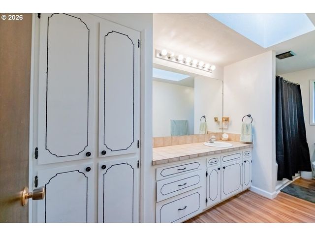 1360 SUNSET Ln, Sweet Home, OR 97386