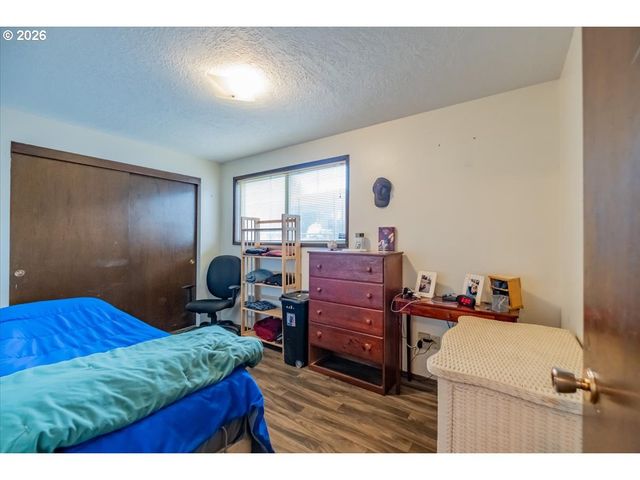 1360 SUNSET Ln, Sweet Home, OR 97386