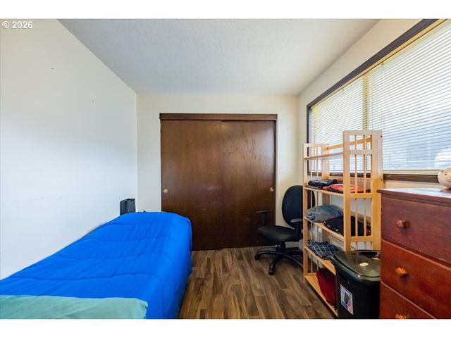 1360 SUNSET Ln, Sweet Home, OR 97386