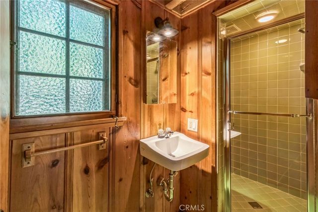 129 B Lane, Lake Arrowhead, CA 92352