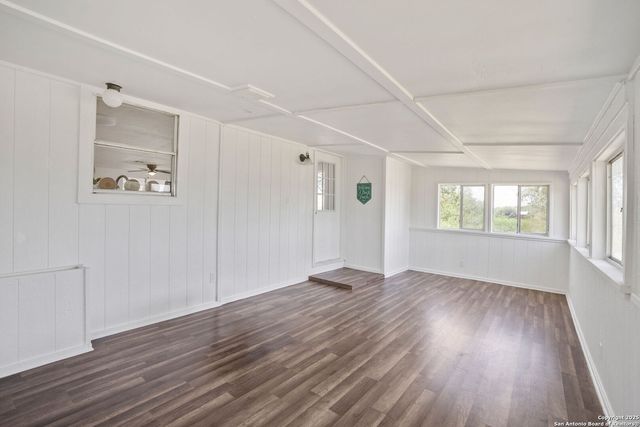 128 Live Oak Ln, Sandia, TX 78383