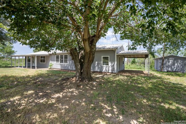 128 Live Oak Ln, Sandia, TX 78383