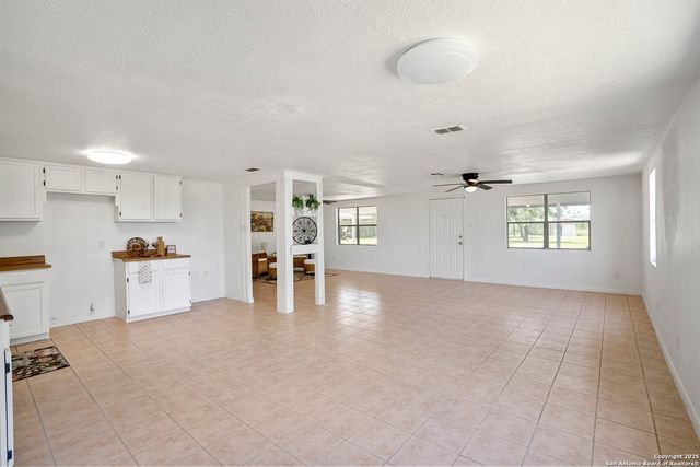 128 Live Oak Ln, Sandia, TX 78383