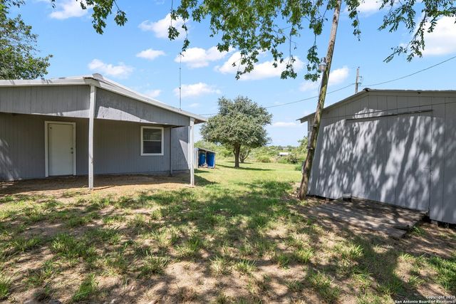 128 Live Oak Ln, Sandia, TX 78383