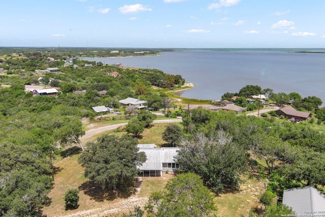 128 Live Oak Ln, Sandia, TX 78383